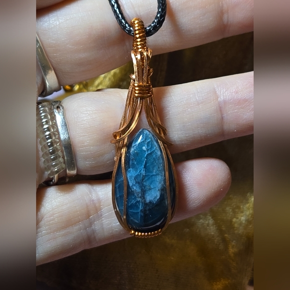 Handmade Apatite Teardrop Pendant, Wrapped in Copper, Art Deco Style Necklace - Picture 4 of 5